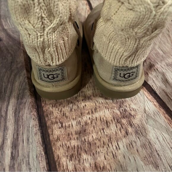 Ugg Saela Mini Boot Size 8 - Picture 3 of 7